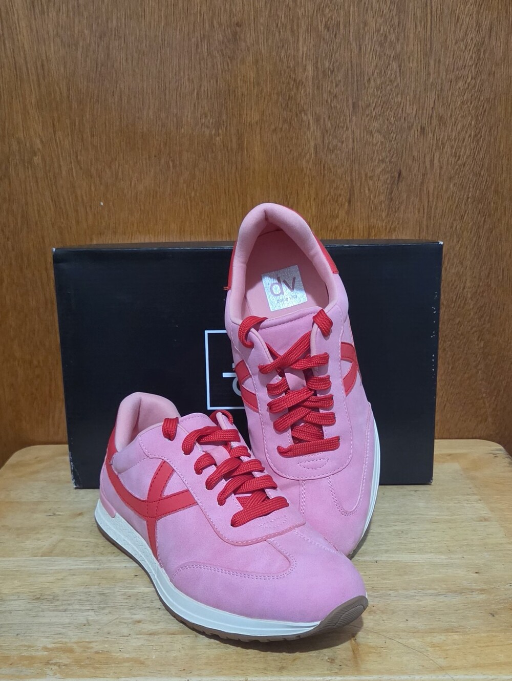 DV Dolce Vita Joque Pink Multi Faux Suede Retro Running Sneakers Women Size 7.5